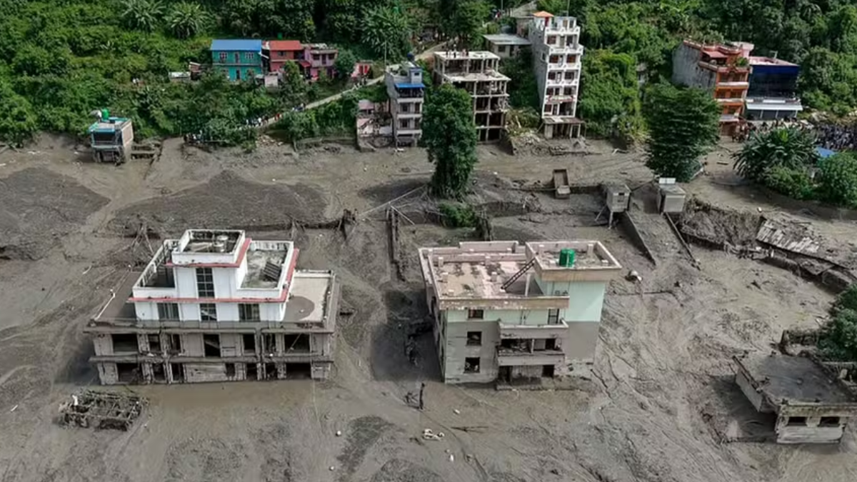 Tragédia na fronteira entre Nepal e Tibete registra 95 mortos e 400 desaparecidos após desastres