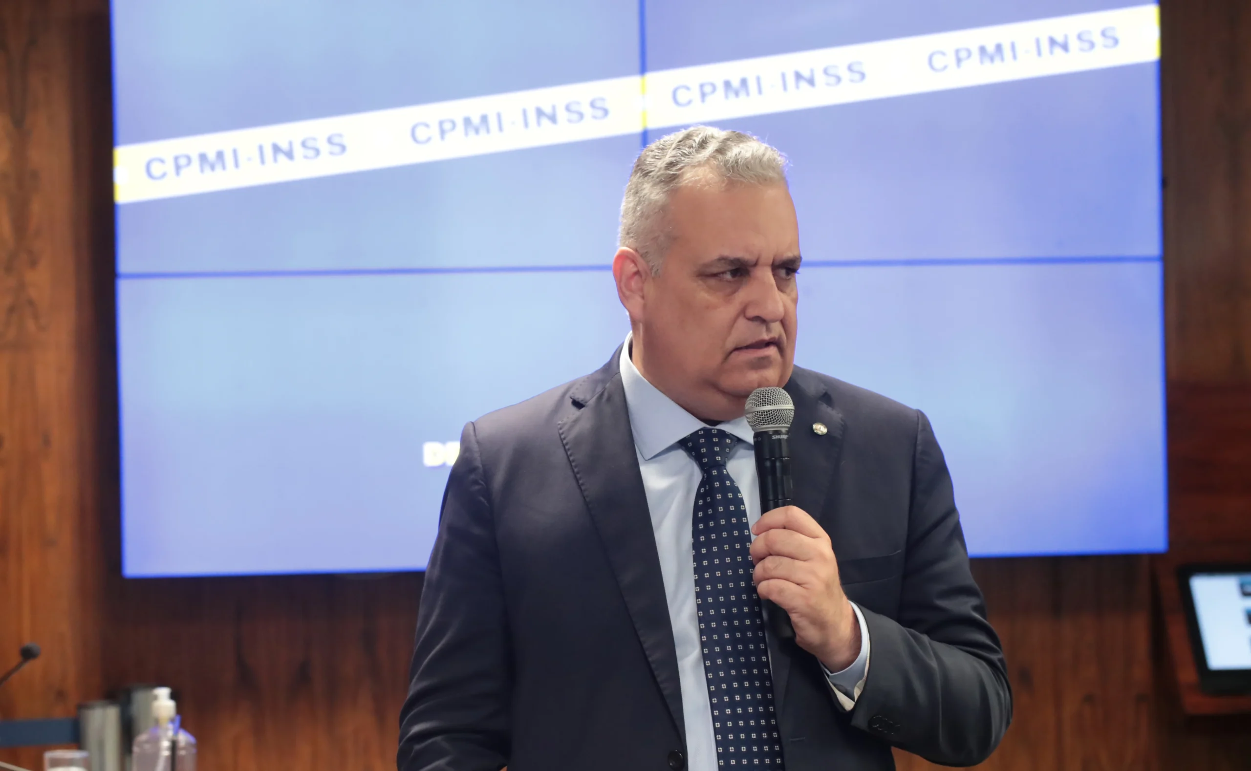 Chapa de Flávio Bolsonaro aposta em segurança e autonomia para atrair eleitorado feminino