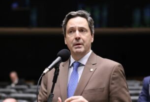 Deputados articulam missão oficial para estreitar laços comerciais com a Ucrânia