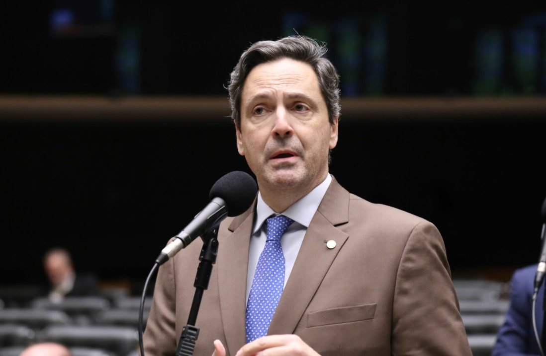 Deputados articulam missão oficial para estreitar laços comerciais com a Ucrânia