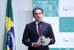Hugo Motta contesta novas tarifas dos Estados Unidos contra produtos brasileiros