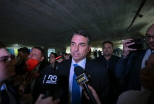 Flávio Bolsonaro aponta interferência partidária na escolha de sua vice