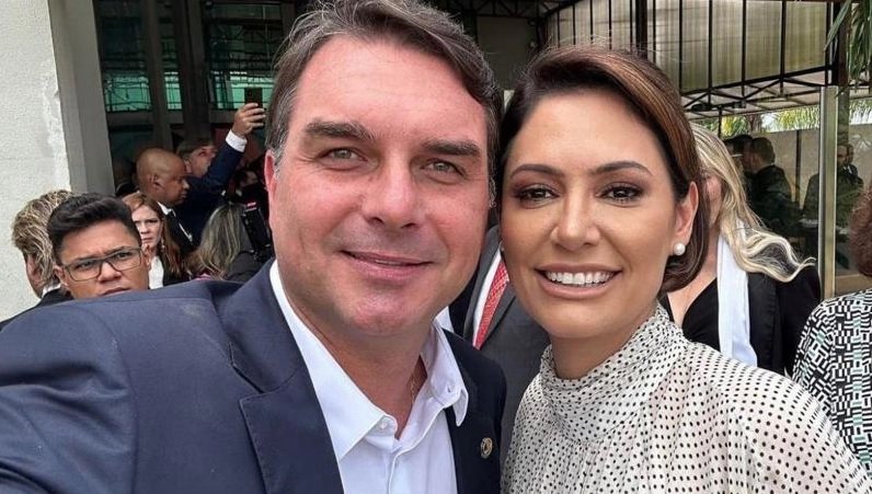Flávio e Michelle Bolsonaro retomam aliança política com gravação de vídeo