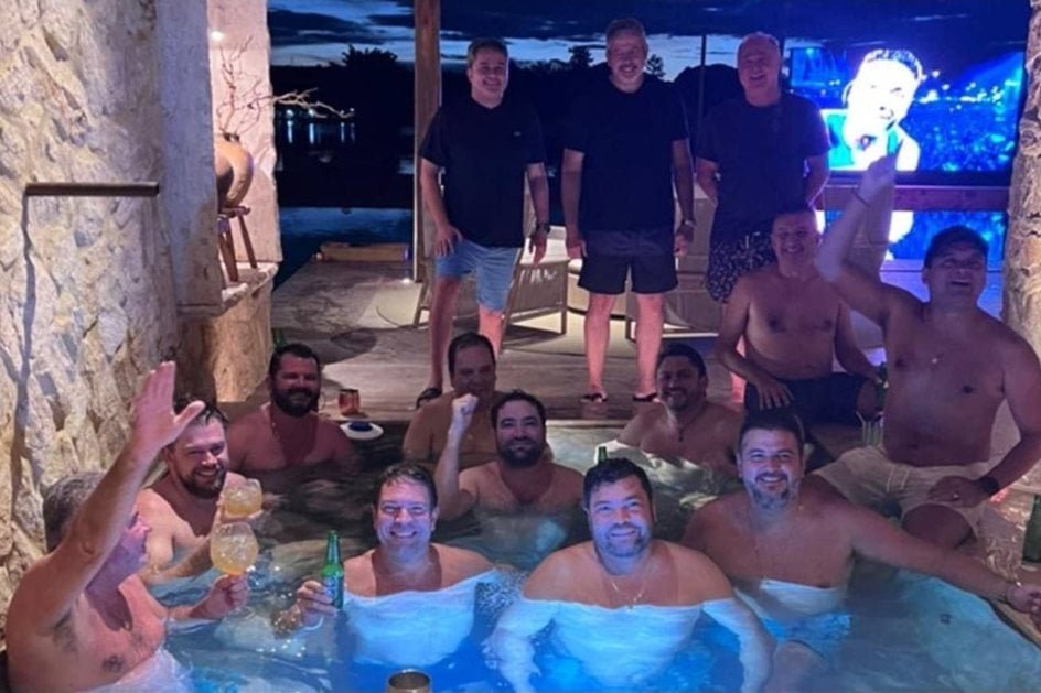 Foto de políticos em piscina de advogado investigado é localizada pela Polícia Federal