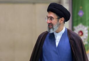 Liderança do Irã sob incerteza: Pezeshkian encontra Mojtaba Khamenei