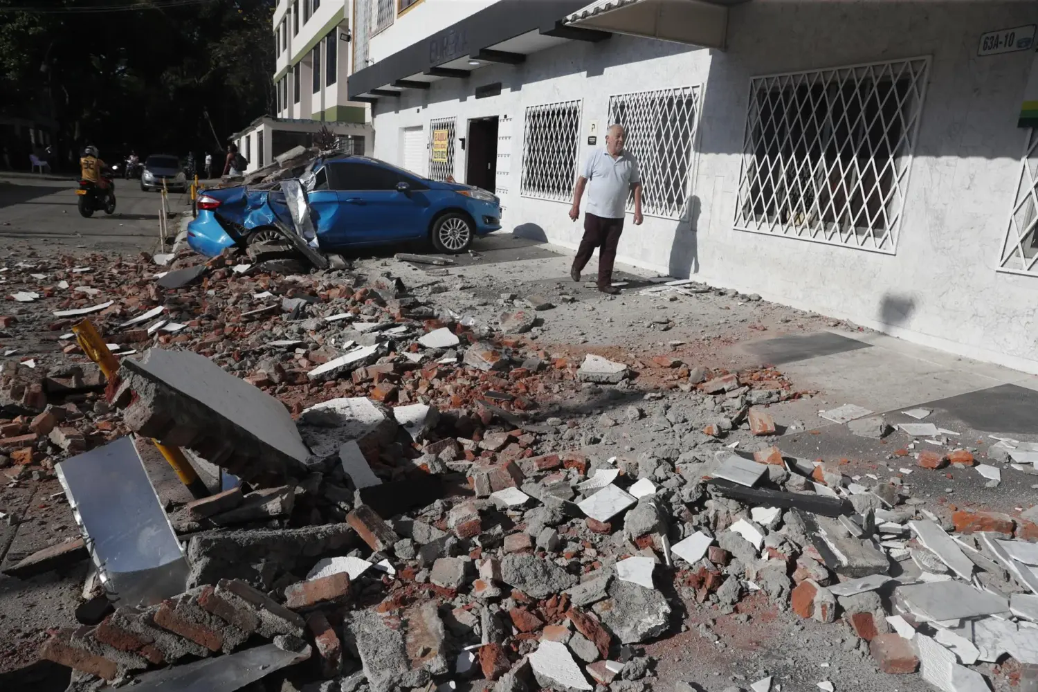 Terremoto de magnitude 7,4 deixa rastro de destruição e mortes no oeste da Colômbia