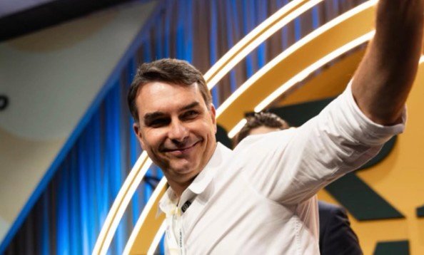 TSE oficializa candidatura de Flávio Bolsonaro à Presidência pelo PL