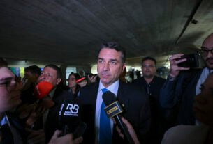 TSE reverte filiação indevida de Flávio Bolsonaro e aciona Polícia Federal
