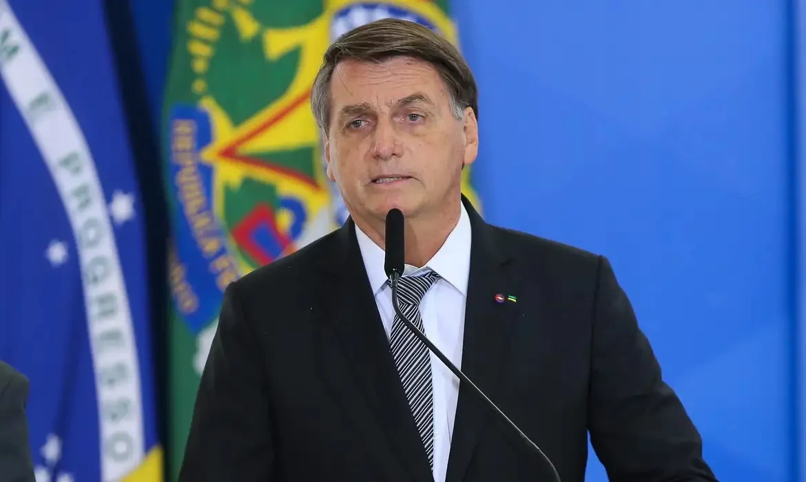Vinte e nove candidatos adotam o sobrenome Bolsonaro nas urnas para as eleições de 2026
