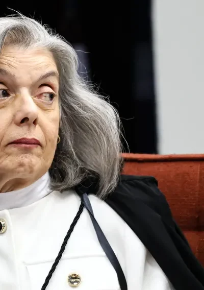 Cármen Lúcia manifesta preocupação com imagem do STF perante a sociedade