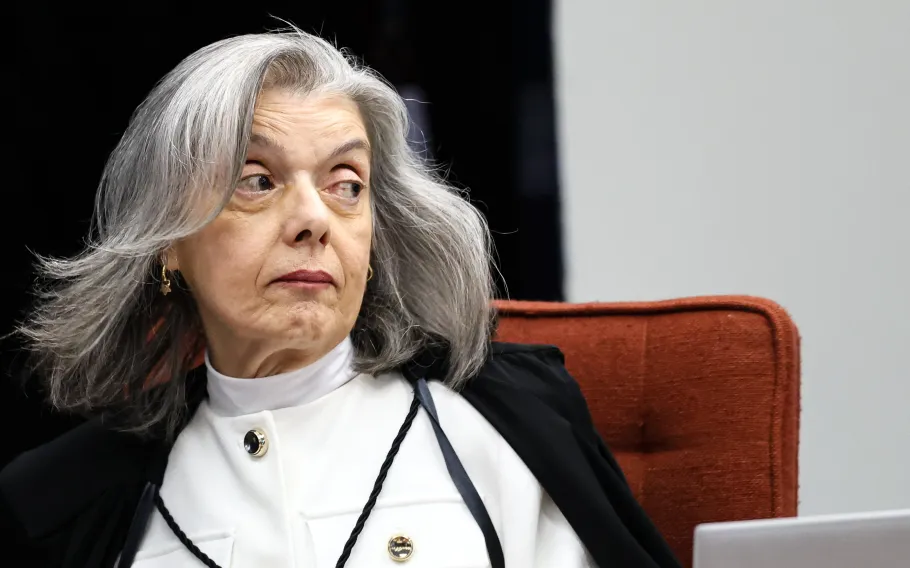 Cármen Lúcia manifesta preocupação com imagem do STF perante a sociedade