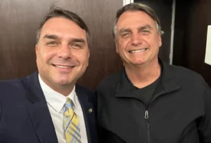 Flávio Bolsonaro retorna a Juiz de Fora para comício no local do atentado de 2018