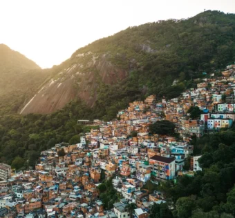 Governo dos EUA renova alerta de segurança para viajantes em território brasileiro