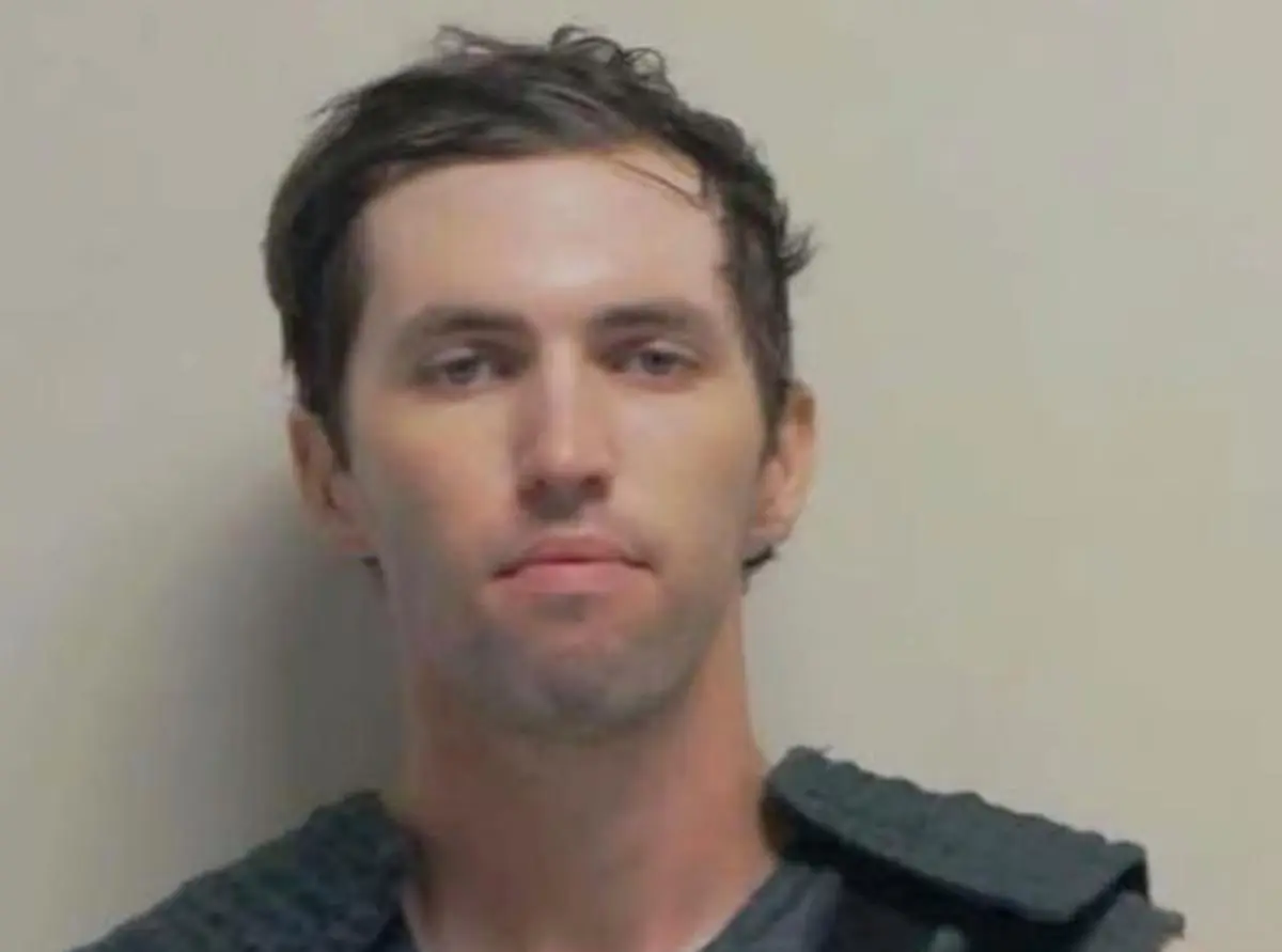 Justiça autoriza julgamento de Tyler Robinson pelo assassinato de Charlie Kirk