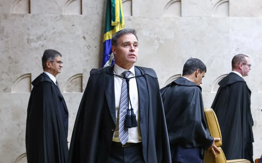 Mendonça alerta para risco de tumulto processual em sessão do STF
