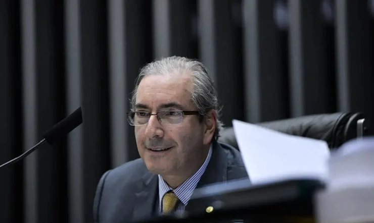Mendonça utiliza precedentes de Cunha e Ibaneis para justificar afastamento na PF