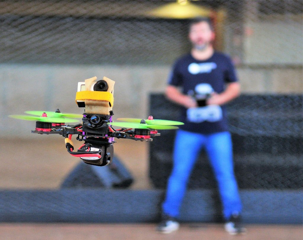 Projeto de lei propõe desburocratizar uso civil de drones no Brasil