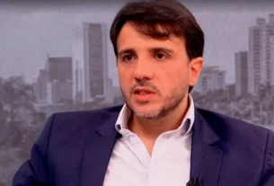 Renan Santos defende prisão de Alexandre de Moraes após revelação de mensagens