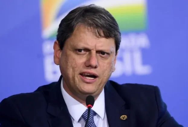 Tarcísio de Freitas lidera corrida eleitoral em São Paulo com 42% das intenções de voto