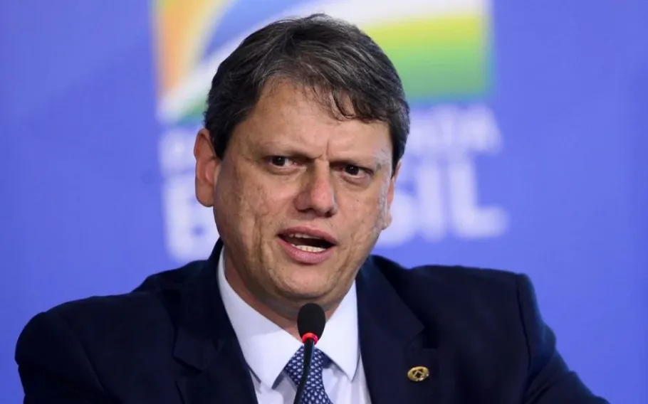 Tarcísio de Freitas lidera corrida eleitoral em São Paulo com 42% das intenções de voto